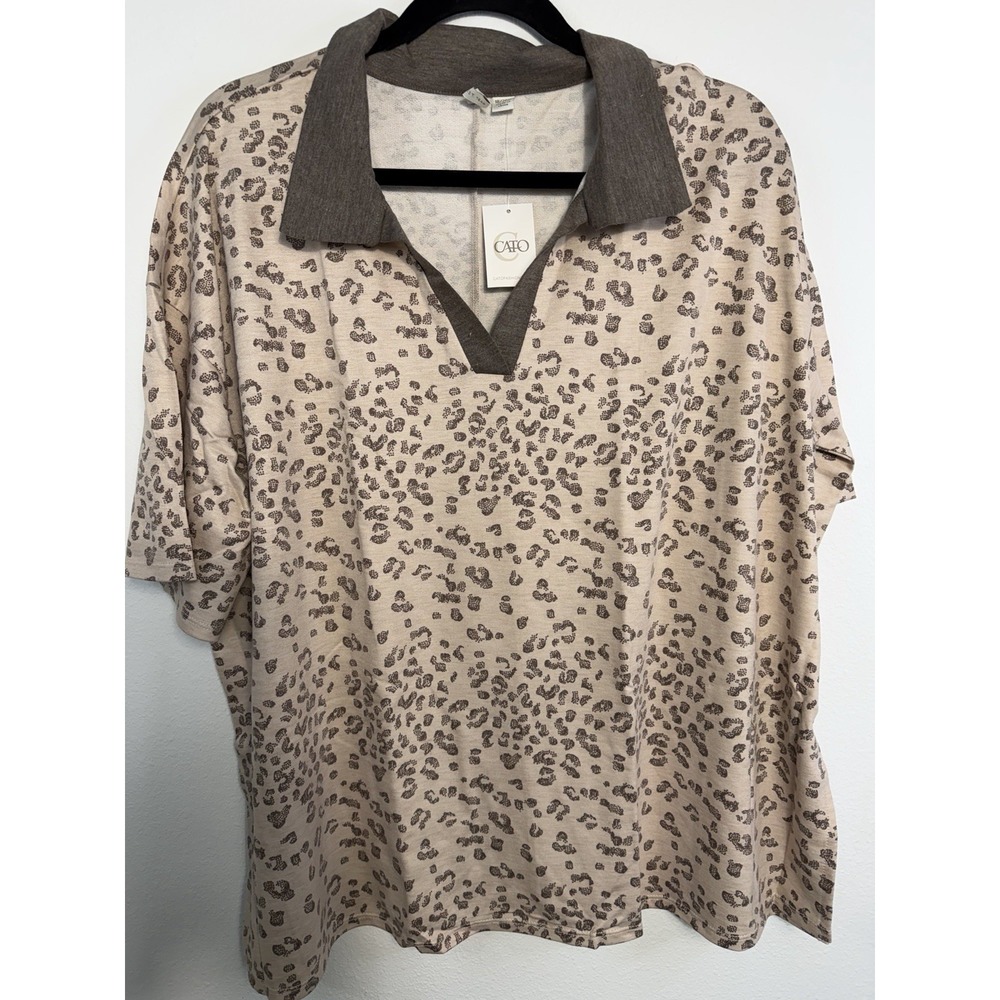 Cato Plus Size 18/20W Beige/Gray Animal Print Collared Knit Top Short Sleeve
